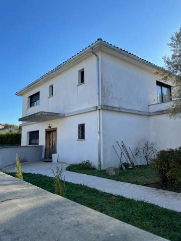 Réalisation de gouttières moulurées en zinc à Pibrac